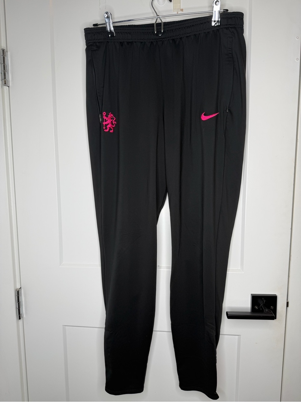 Chelsea FC Nike Men’s Black Athletic Training Joggers